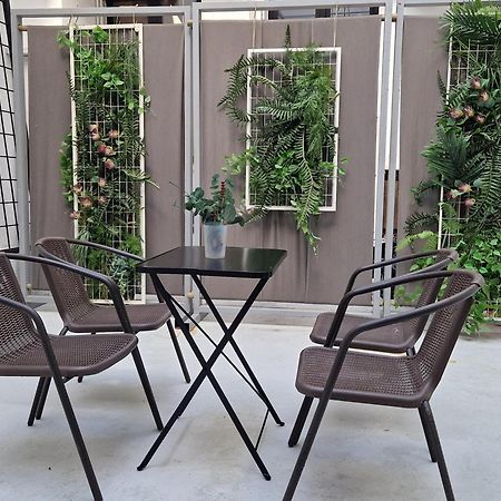 Monastiraki-Psiri, Old Town, 3-Bdr Apt, Sleep 6-10P, Spacious Court Yard Athene Buitenkant foto