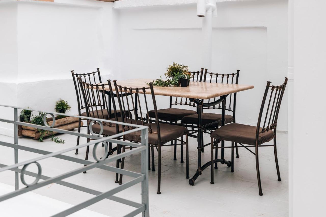 Monastiraki-Psiri, Old Town, 3-Bdr Apt, Sleep 6-10P, Spacious Court Yard Athene Buitenkant foto