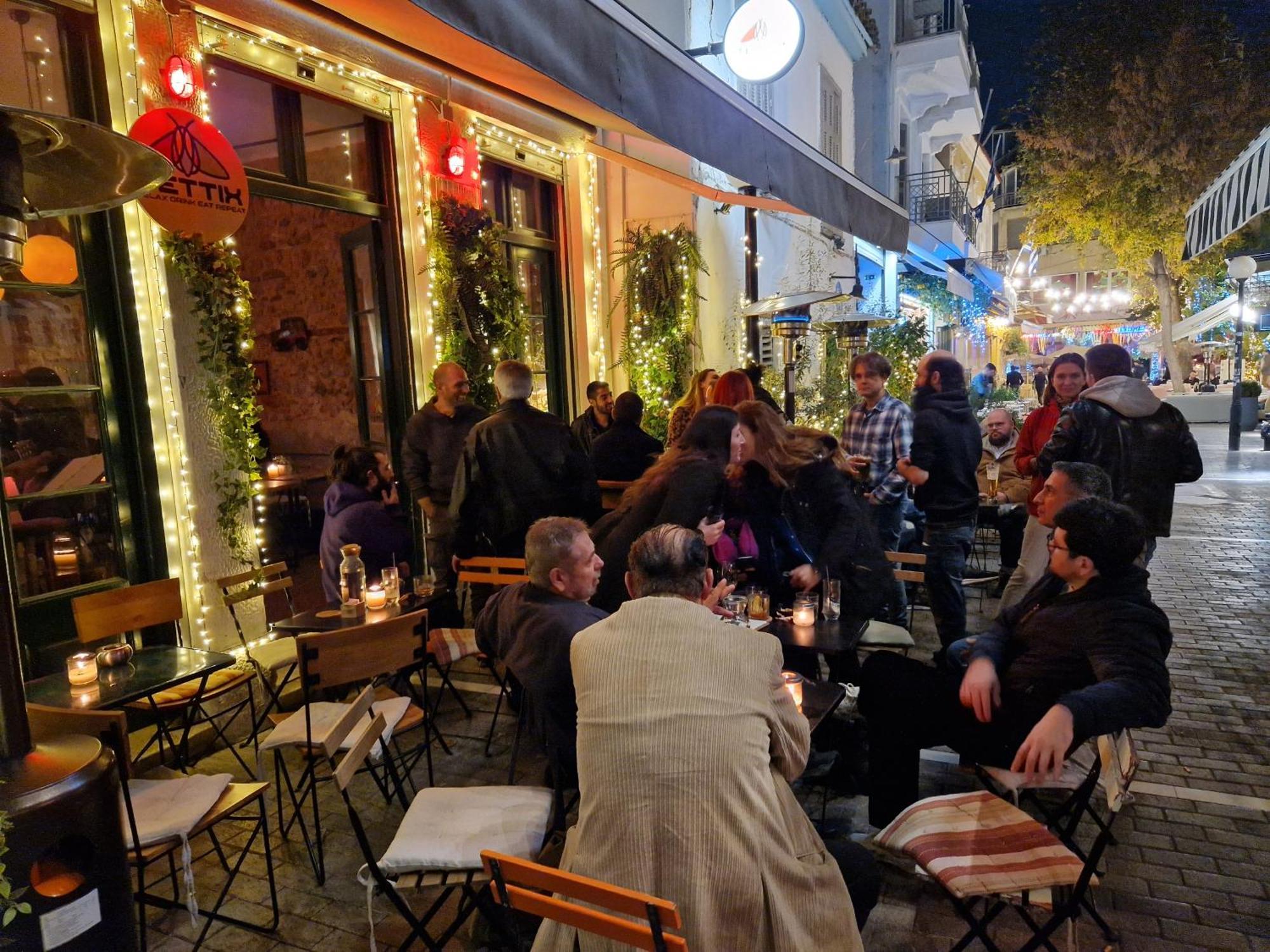 Monastiraki-Psiri, Old Town, 3-Bdr Apt, Sleep 6-10P, Spacious Court Yard Athene Buitenkant foto