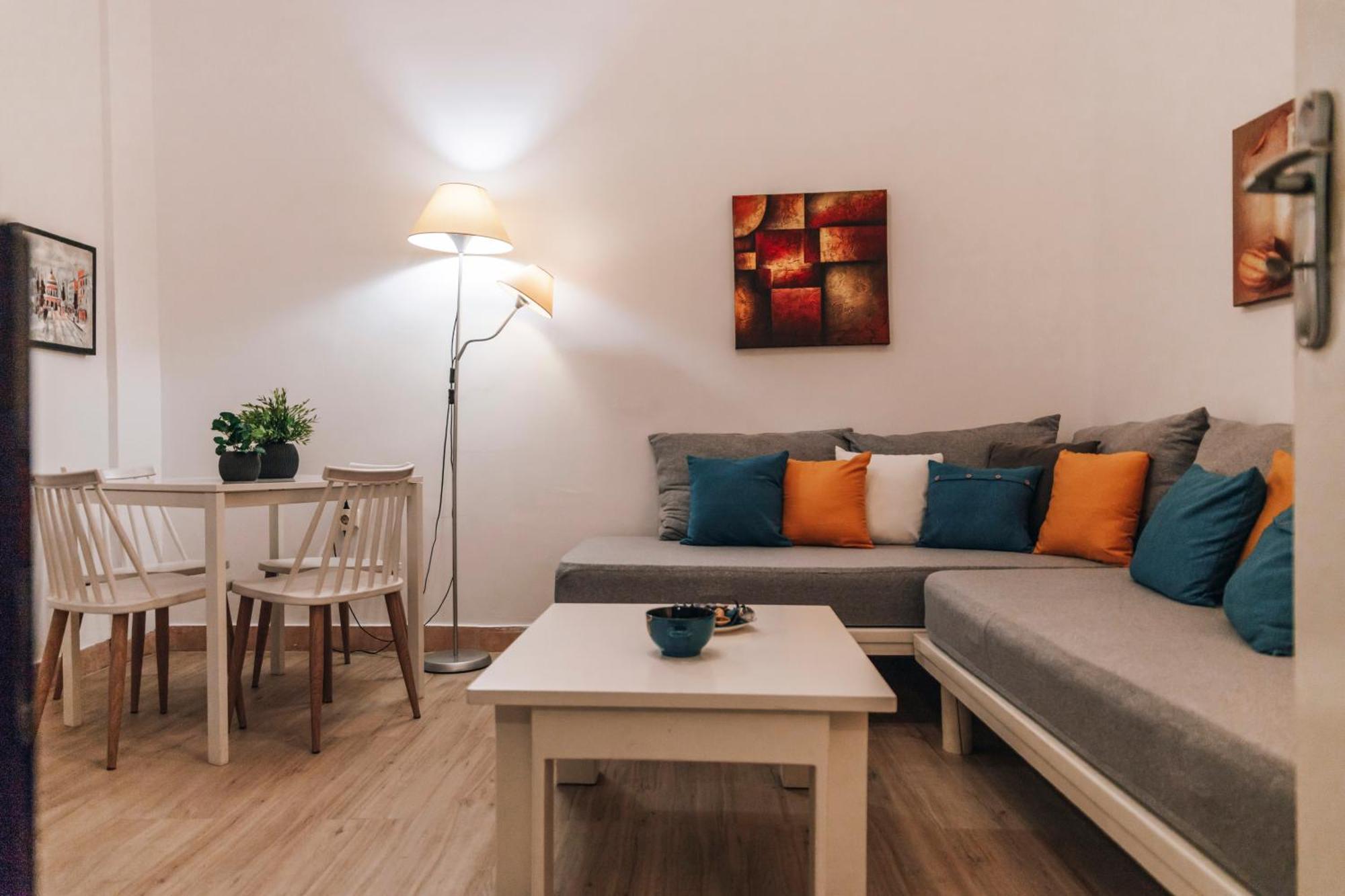 Monastiraki-Psiri, Old Town, 3-Bdr Apt, Sleep 6-10P, Spacious Court Yard Athene Buitenkant foto
