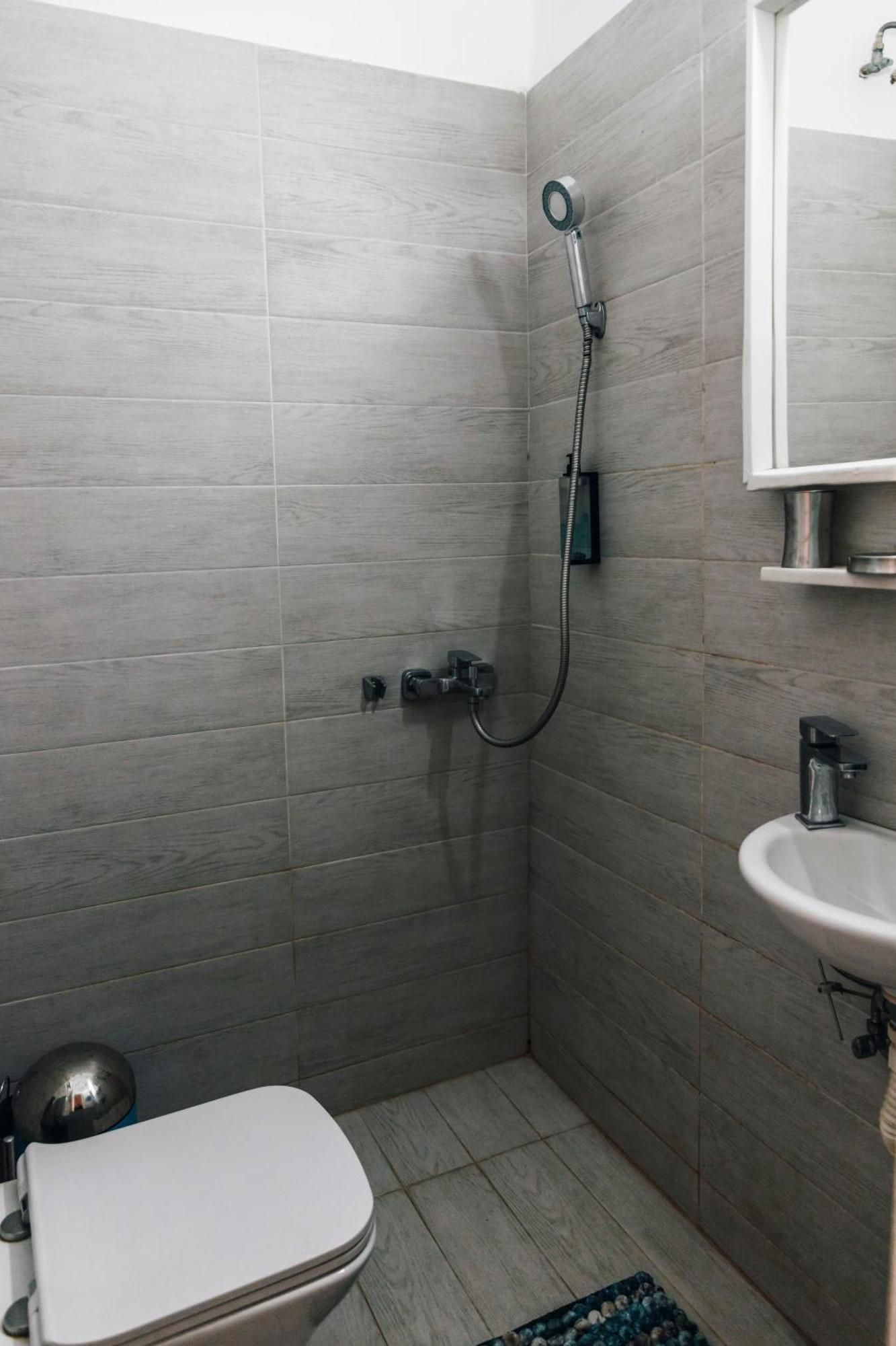 Monastiraki-Psiri, Old Town, 3-Bdr Apt, Sleep 6-10P, Spacious Court Yard Athene Buitenkant foto