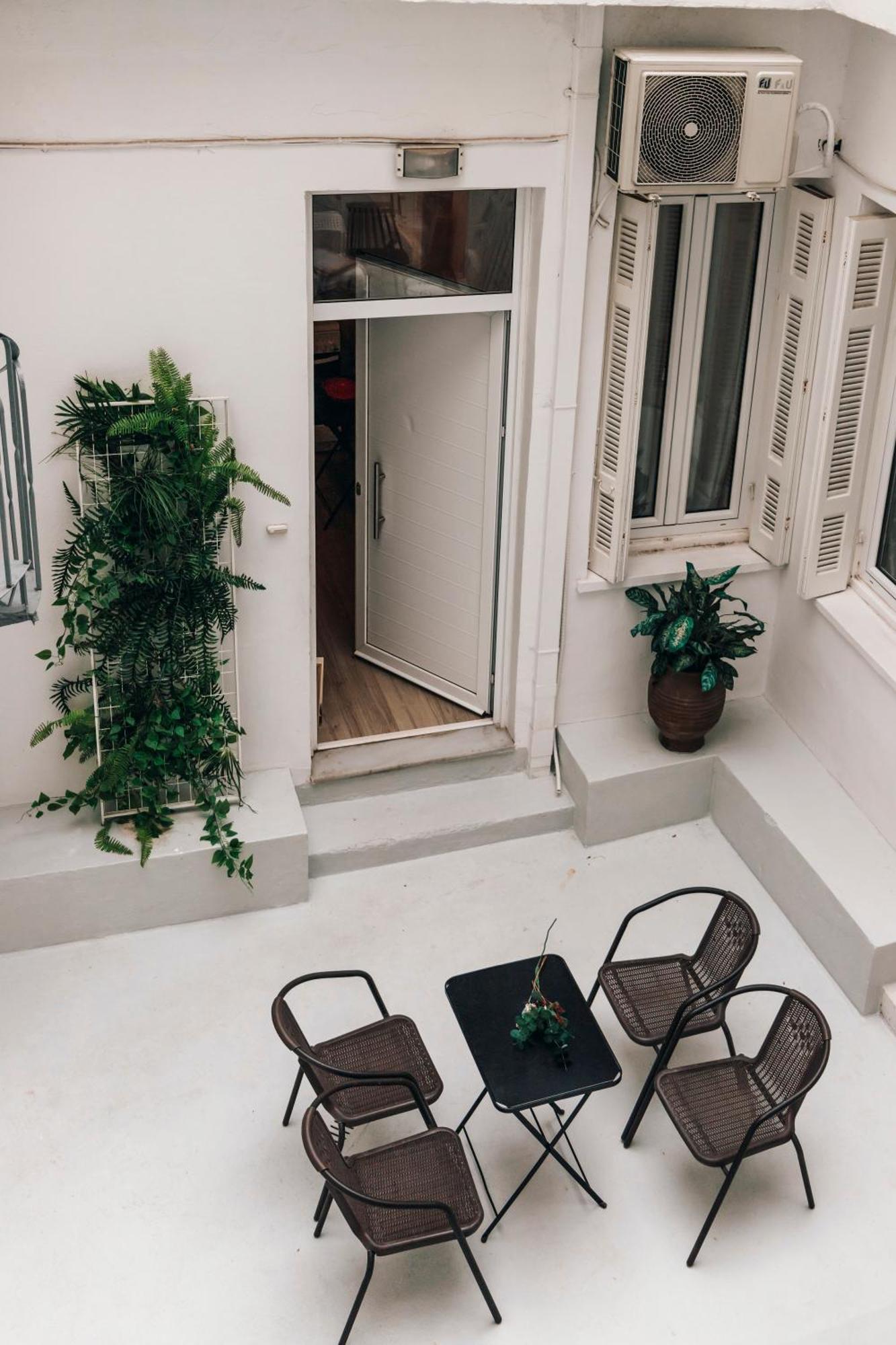 Monastiraki-Psiri, Old Town, 3-Bdr Apt, Sleep 6-10P, Spacious Court Yard Athene Buitenkant foto