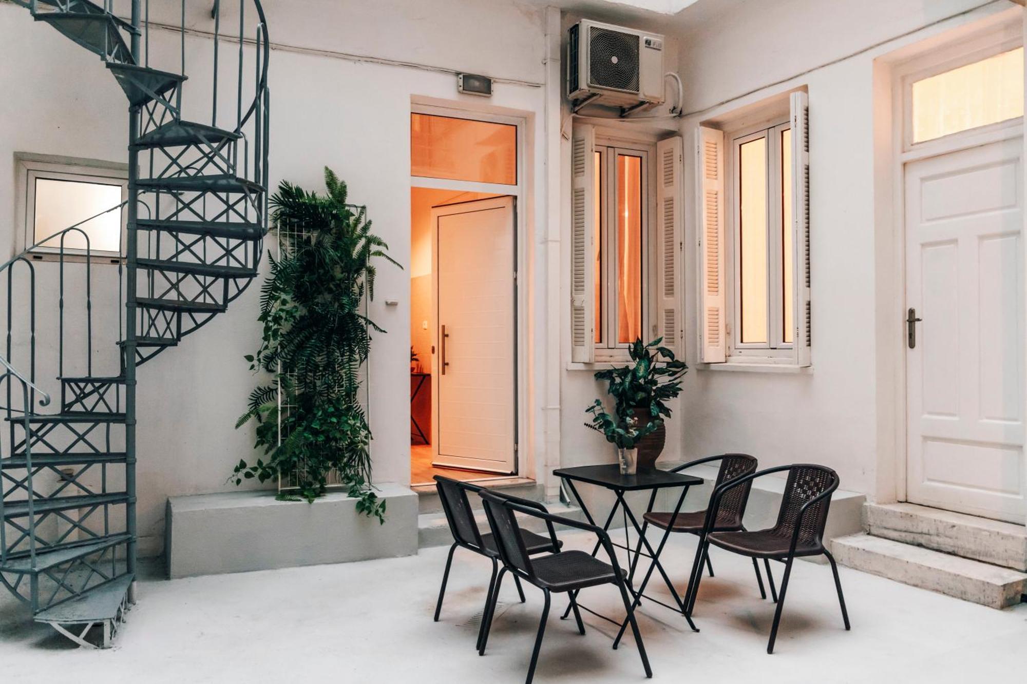 Monastiraki-Psiri, Old Town, 3-Bdr Apt, Sleep 6-10P, Spacious Court Yard Athene Buitenkant foto