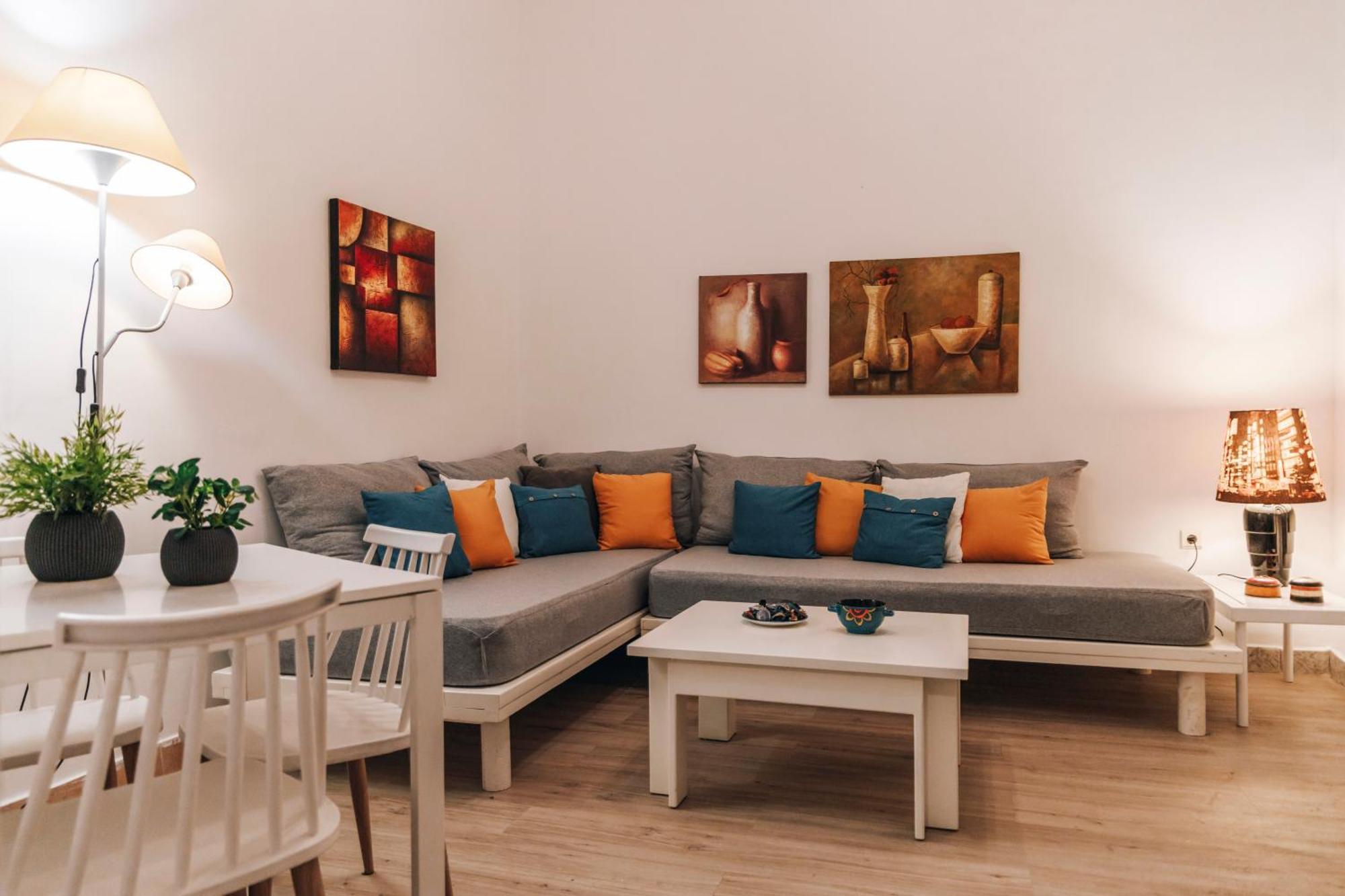 Monastiraki-Psiri, Old Town, 3-Bdr Apt, Sleep 6-10P, Spacious Court Yard Athene Buitenkant foto